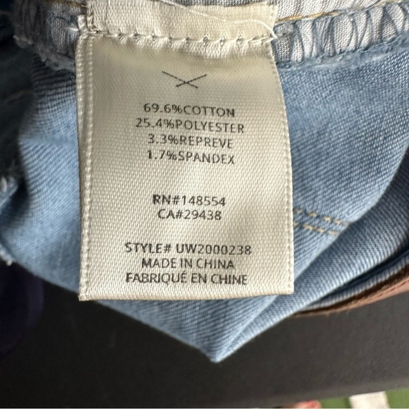 Unpublished Women’s size 25 Margaux Blue and White Crop Stretch Jeans - Picture 10 of 10